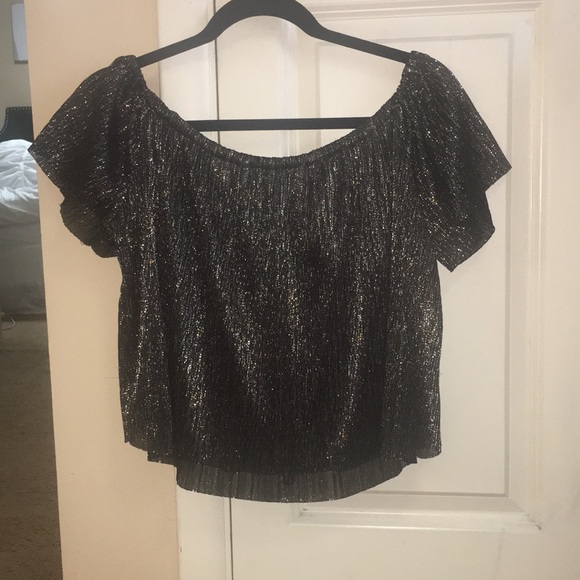 Off the shoulder gold and black top - Picture 1 of 1